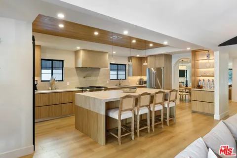 $2,895,000 | 22269 Avenue San Luis, Woodland Hills, CA 91364