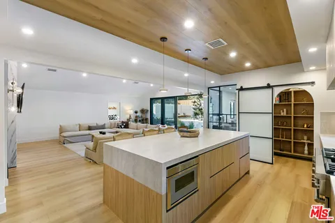 $2,895,000 | 22269 Avenue San Luis, Woodland Hills, CA 91364