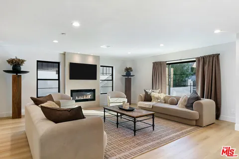 $2,895,000 | 22269 Avenue San Luis, Woodland Hills, CA 91364