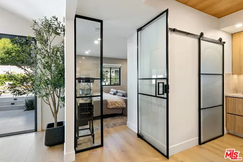 $2,895,000 | 22269 Avenue San Luis, Woodland Hills, CA 91364