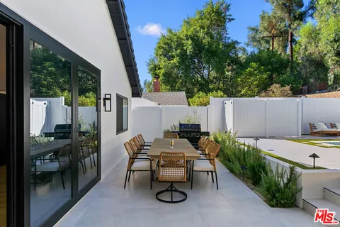 $2,895,000 | 22269 Avenue San Luis, Woodland Hills, CA 91364