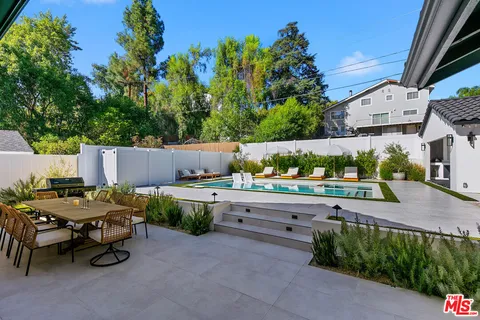 $2,895,000 | 22269 Avenue San Luis, Woodland Hills, CA 91364
