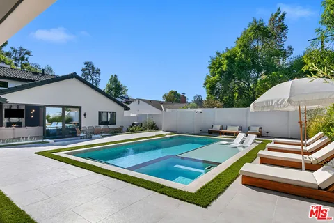 $2,895,000 | 22269 Avenue San Luis, Woodland Hills, CA 91364