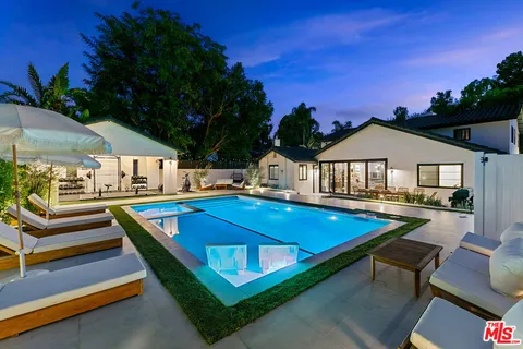 $2,895,000 | 22269 Avenue San Luis, Woodland Hills, CA 91364
