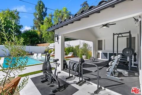 $2,895,000 | 22269 Avenue San Luis, Woodland Hills, CA 91364