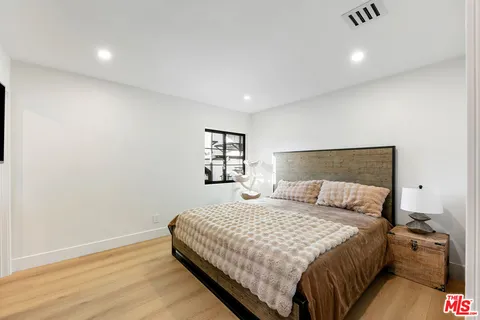 $2,895,000 | 22269 Avenue San Luis, Woodland Hills, CA 91364