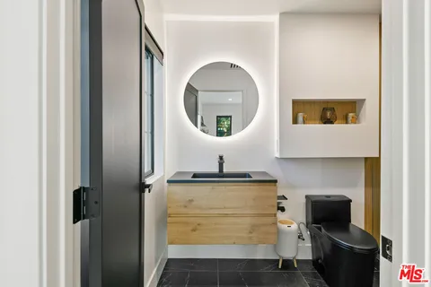 $2,895,000 | 22269 Avenue San Luis, Woodland Hills, CA 91364