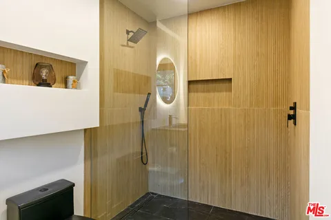 $2,895,000 | 22269 Avenue San Luis, Woodland Hills, CA 91364