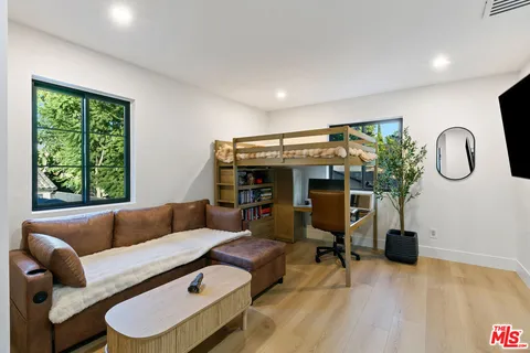 $2,895,000 | 22269 Avenue San Luis, Woodland Hills, CA 91364