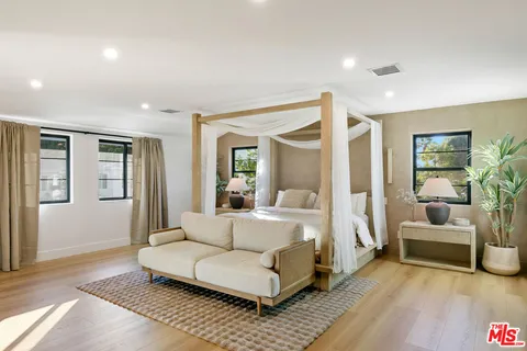 $2,895,000 | 22269 Avenue San Luis, Woodland Hills, CA 91364