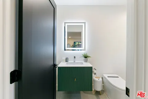 $2,895,000 | 22269 Avenue San Luis, Woodland Hills, CA 91364