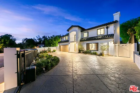 $2,895,000 | 22269 Avenue San Luis, Woodland Hills, CA 91364
