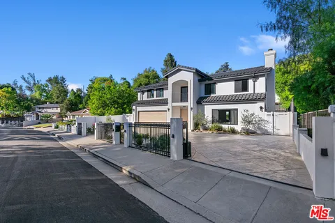 $2,895,000 | 22269 Avenue San Luis, Woodland Hills, CA 91364