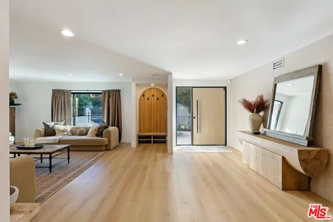 $2,895,000 | 22269 Avenue San Luis, Woodland Hills, CA 91364