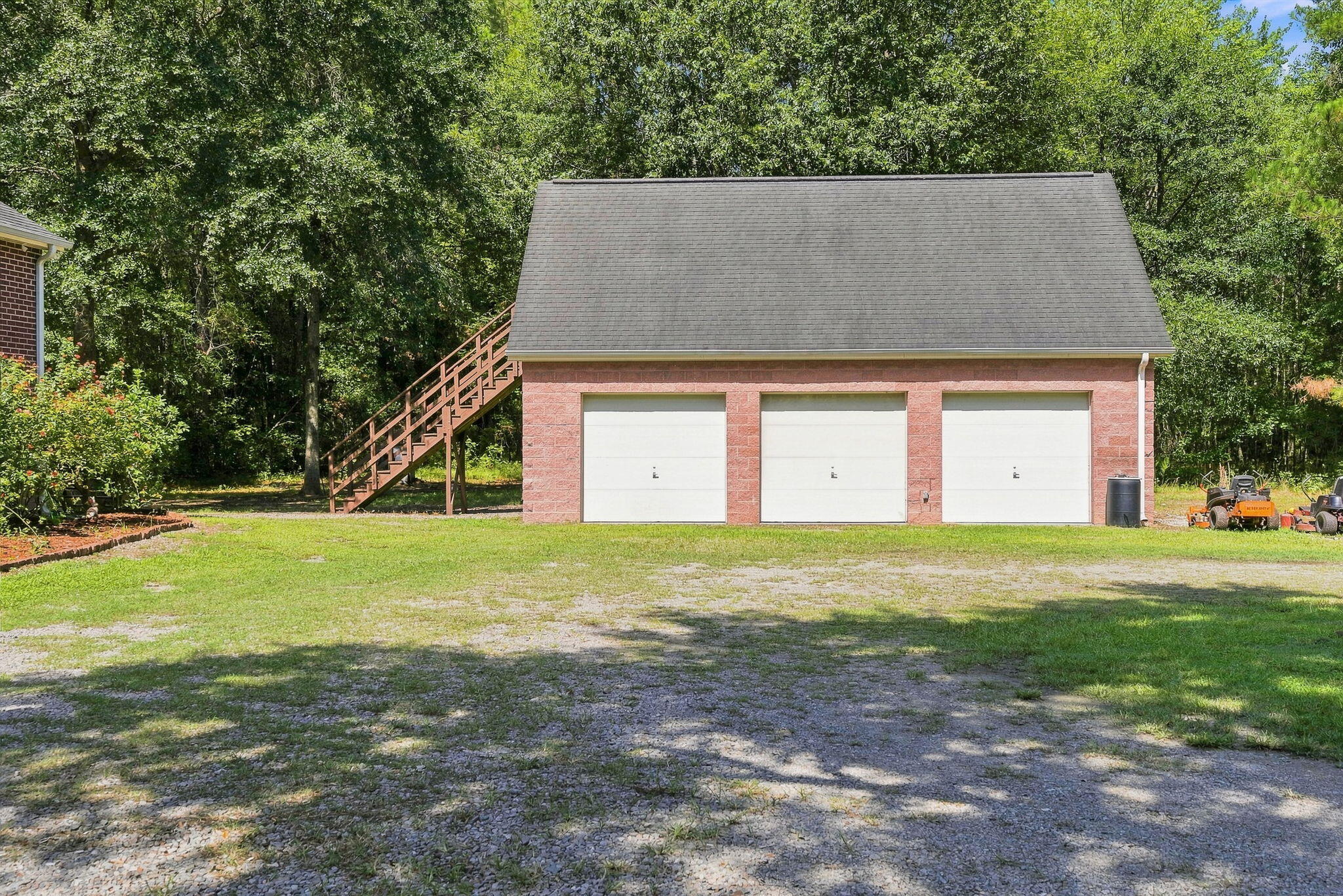 725 Yellow Brick Road Bonneau, SC 29431 - Photo 4 of 48 10-web-or-mls-Barclay Media Co -24