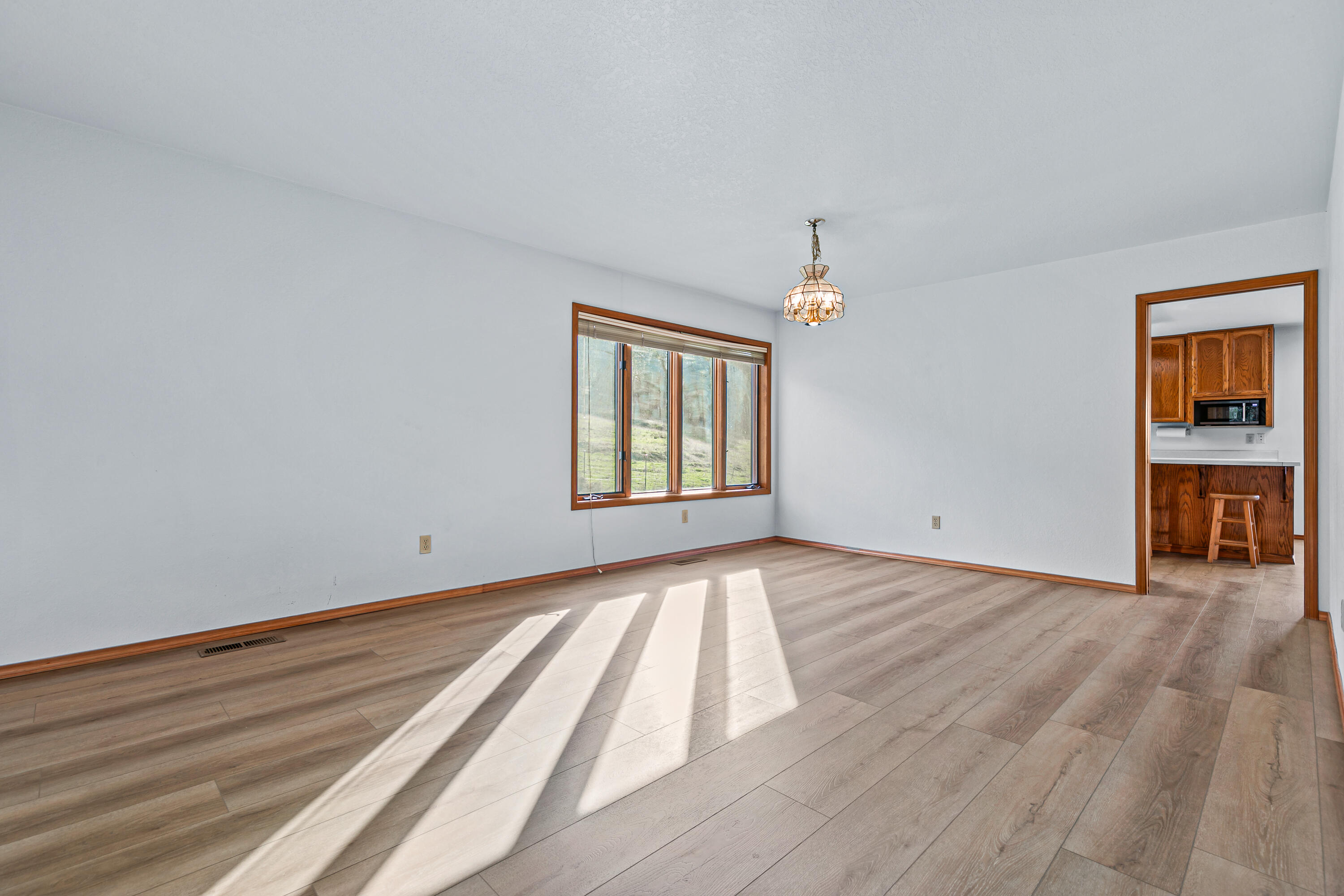 12838 Ramsey Road Gold Hill, OR 97525 - Photo 6 of 57 Gallery Image 6