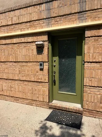 $2,800 | 50 Pine Street, Montclair, NJ 07042