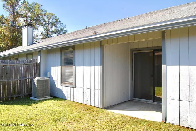 $1,400 | 1290 Jefferson Avenue, Unit B, Orange Park, FL 32065