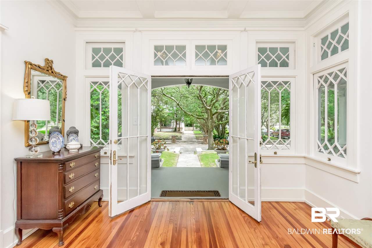 262 South Monterey Street Mobile, AL 36604 - Photo 2 of 50