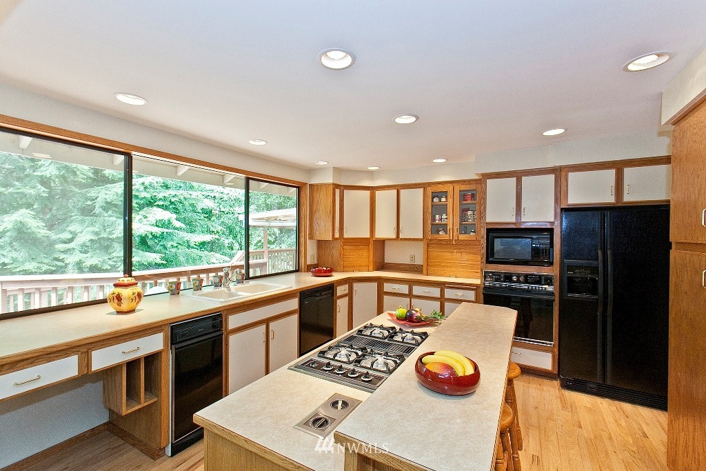 23008 53rd Avenue Southeast Bothell, WA 98021 - Photo 5 of 15