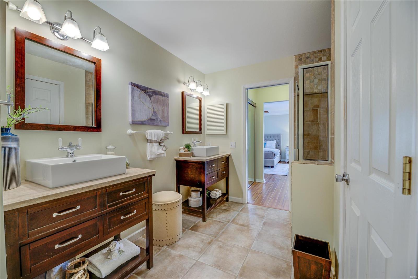 14136 Ladue Road Chesterfield, MO 63017 - Photo 16 of 27 Gallery Image 16