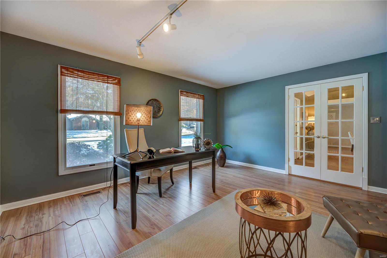 14136 Ladue Road Chesterfield, MO 63017 - Photo 3 of 27 Gallery Image 3