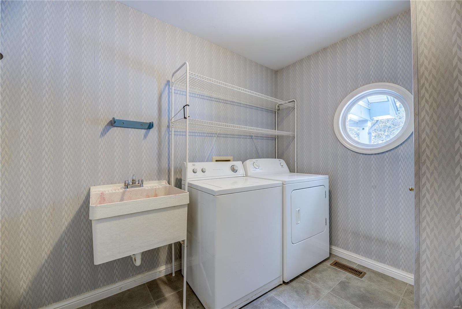 14136 Ladue Road Chesterfield, MO 63017 - Photo 22 of 27 Gallery Image 22