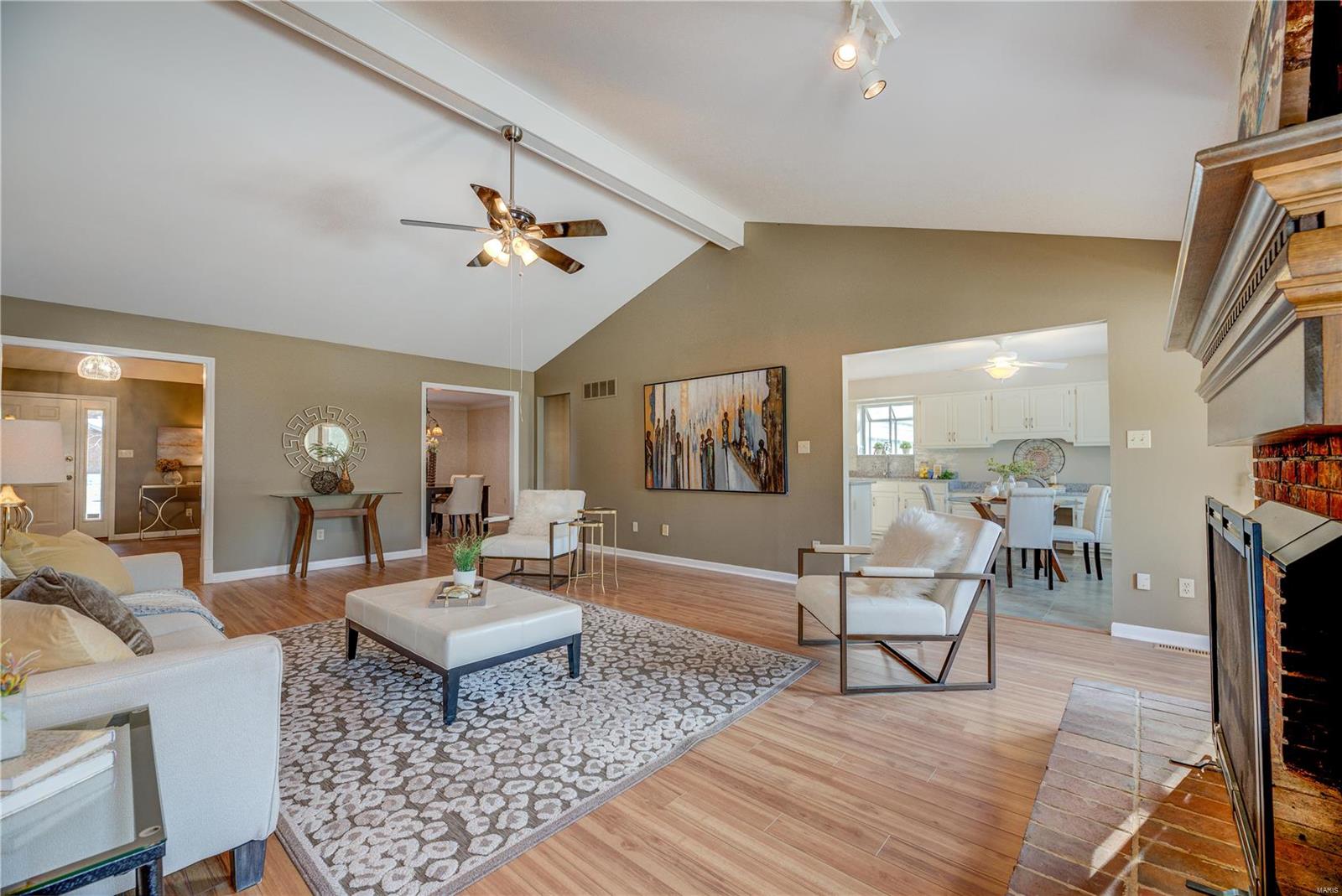 14136 Ladue Road Chesterfield, MO 63017 - Photo 6 of 27 Gallery Image 6