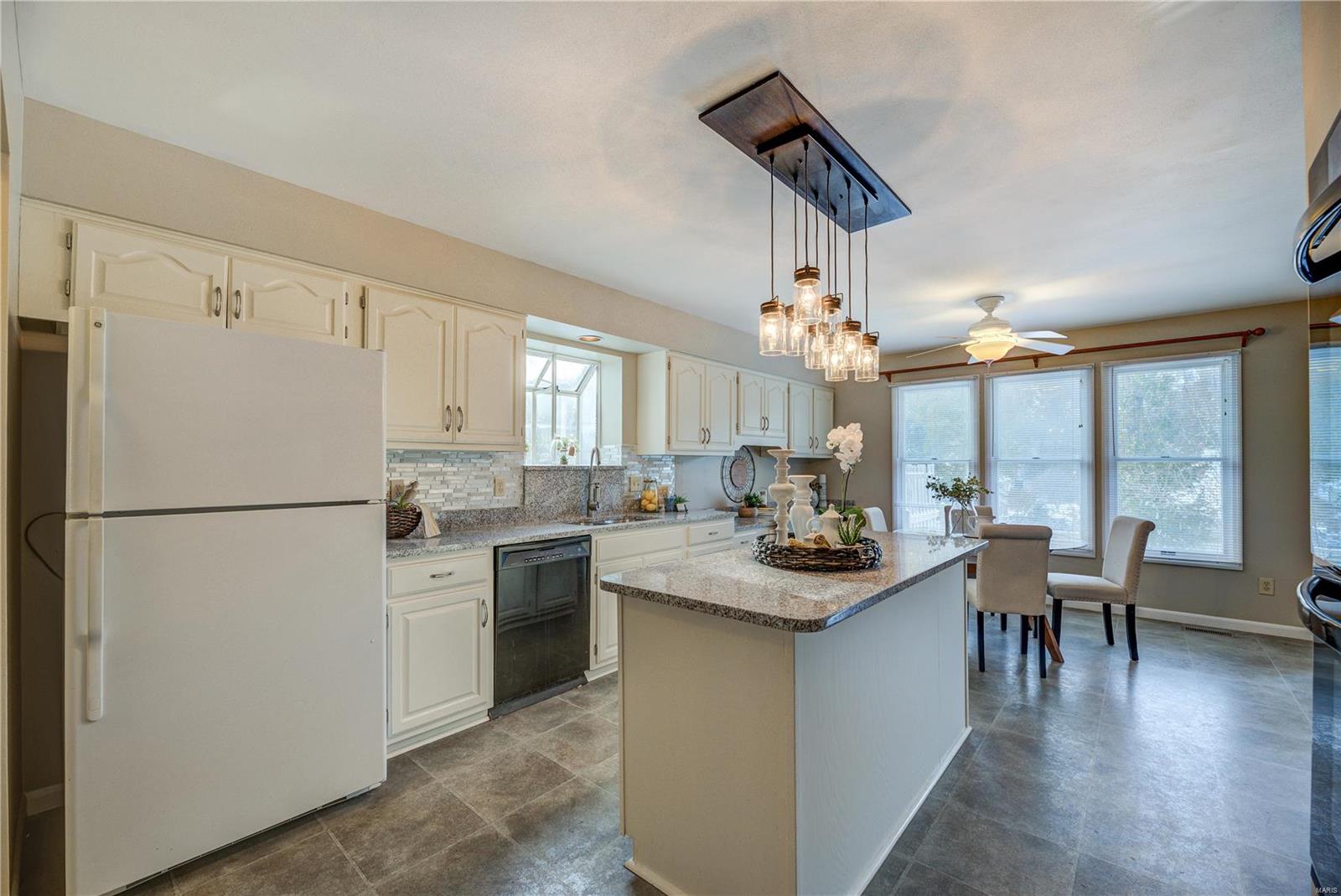 14136 Ladue Road Chesterfield, MO 63017 - Photo 9 of 27 Gallery Image 9