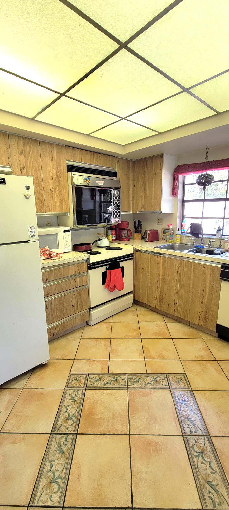 493 Southwest 28th Avenue Delray Beach, FL 33445 - Photo 31 of 48 20251120_110441