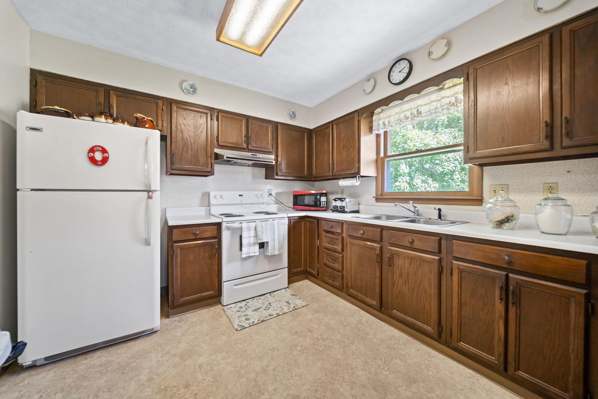 14572 Hock-Hocking Road Logan, OH 43138 - Photo 5 of 56 13-web-or-mls-DSC05944-2