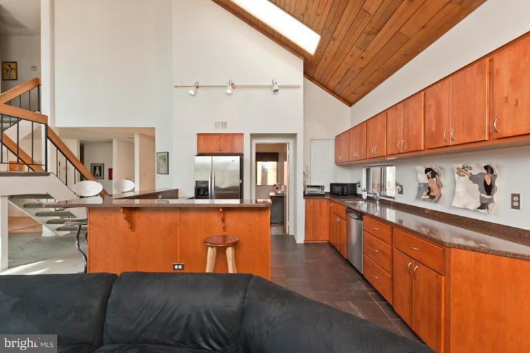 10718 Midsummer Drive Reston, VA 20191 - Photo 14 of 23 Kitchen #3