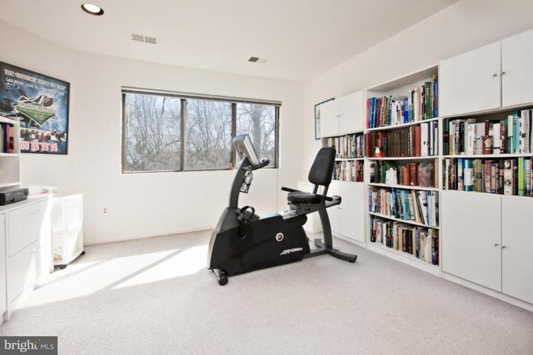 10718 Midsummer Drive Reston, VA 20191 - Photo 22 of 23 Bedroom #3