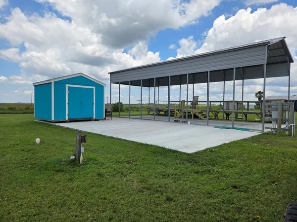 $1,050 | 1069 Joy, Port Bolivar, TX 77650