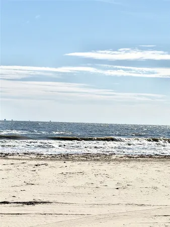 $1,050 | 1069 Joy, Port Bolivar, TX 77650