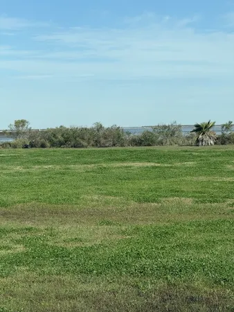 $1,050 | 1069 Joy, Port Bolivar, TX 77650