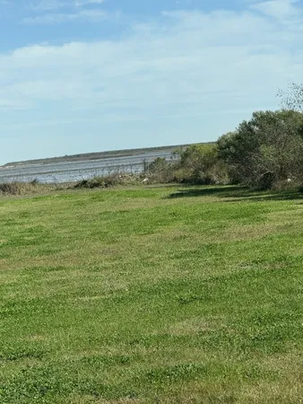 $1,050 | 1069 Joy, Port Bolivar, TX 77650