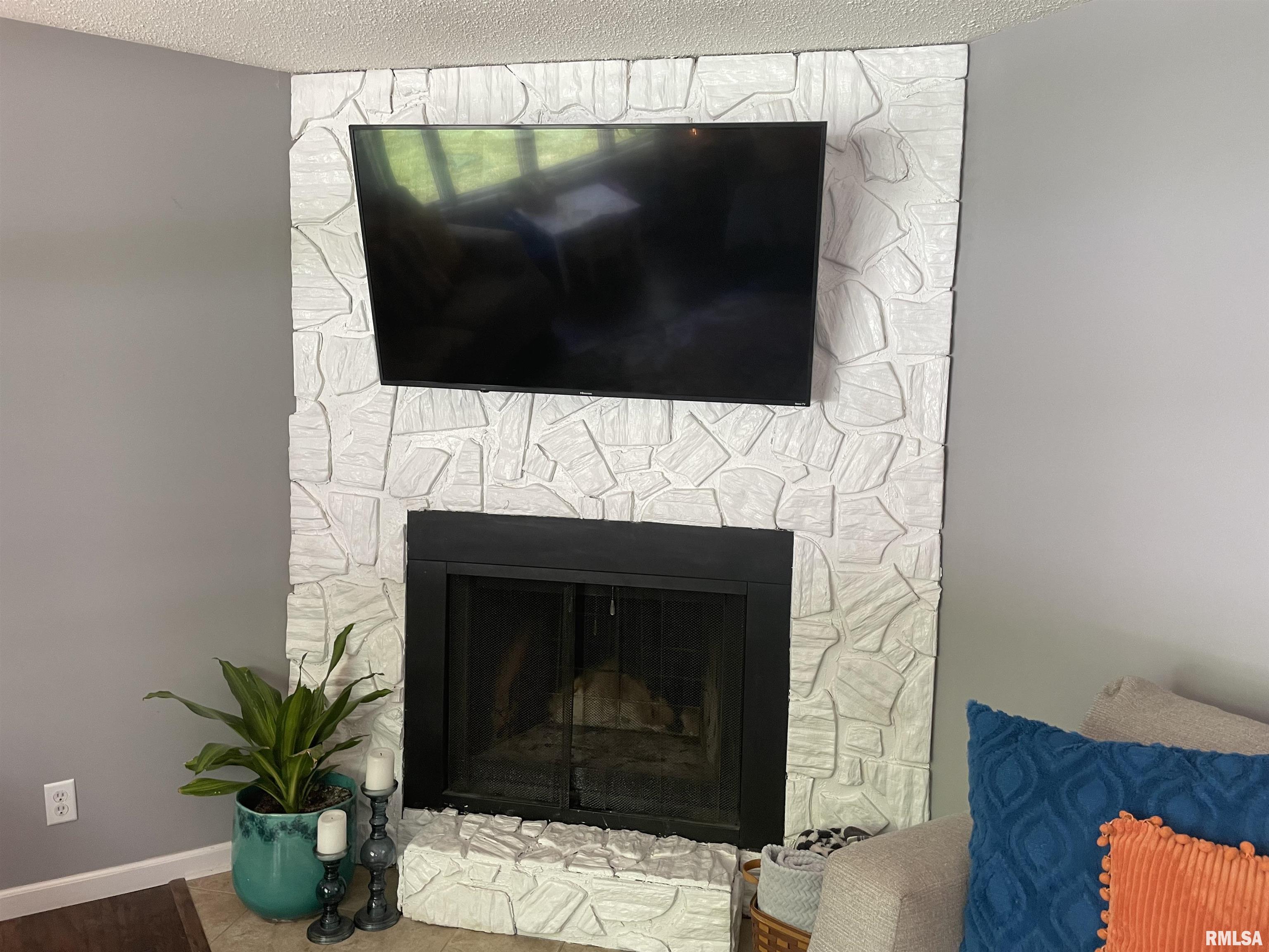 1268 Curtis Creek Road Quincy, IL 62301 - Photo 6 of 24 Gallery Image 6