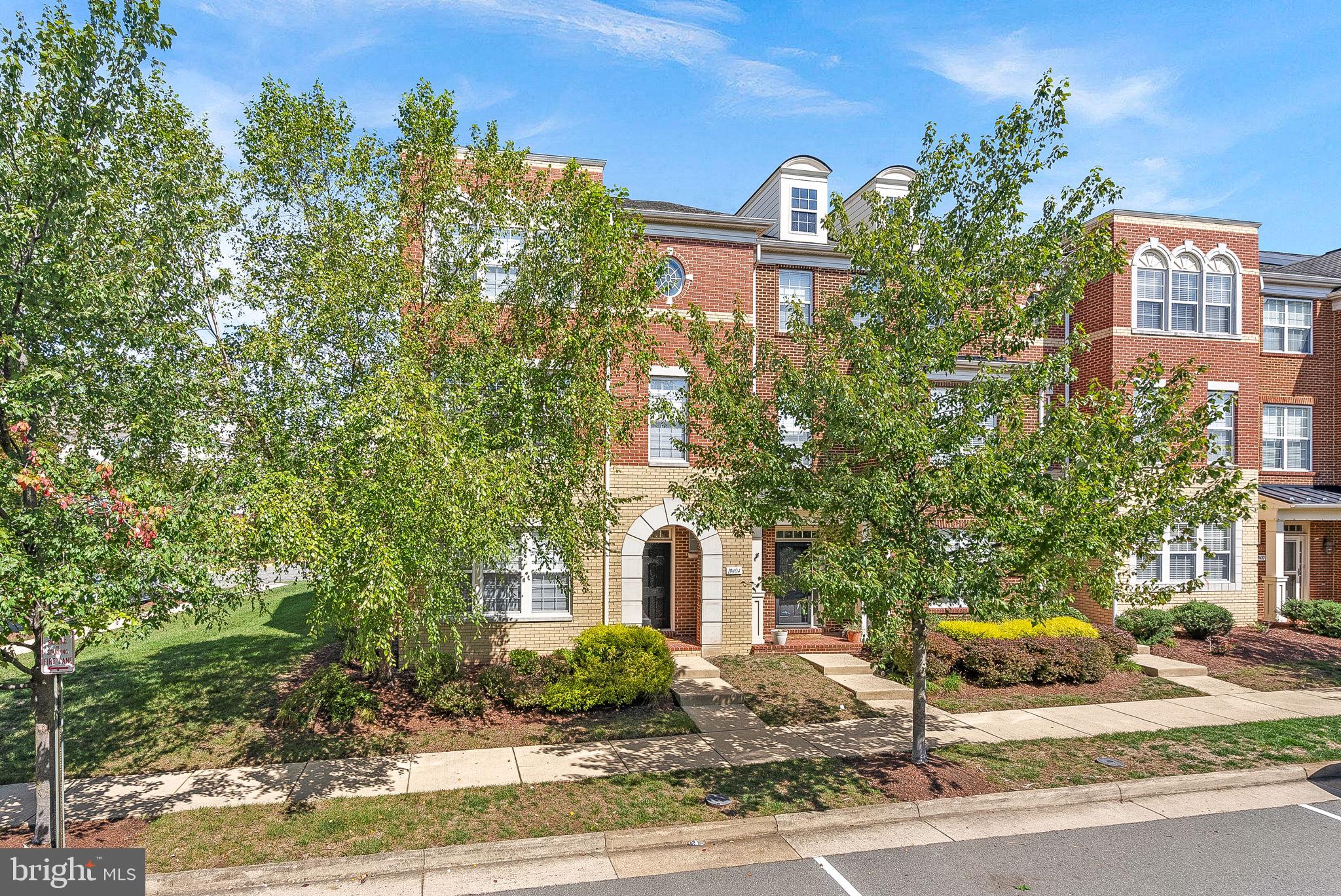 19404 Front Street Leesburg, VA 20176 - Photo 1 of 67 Over 3,500 sq ft- Walk to Lansdowne TC!