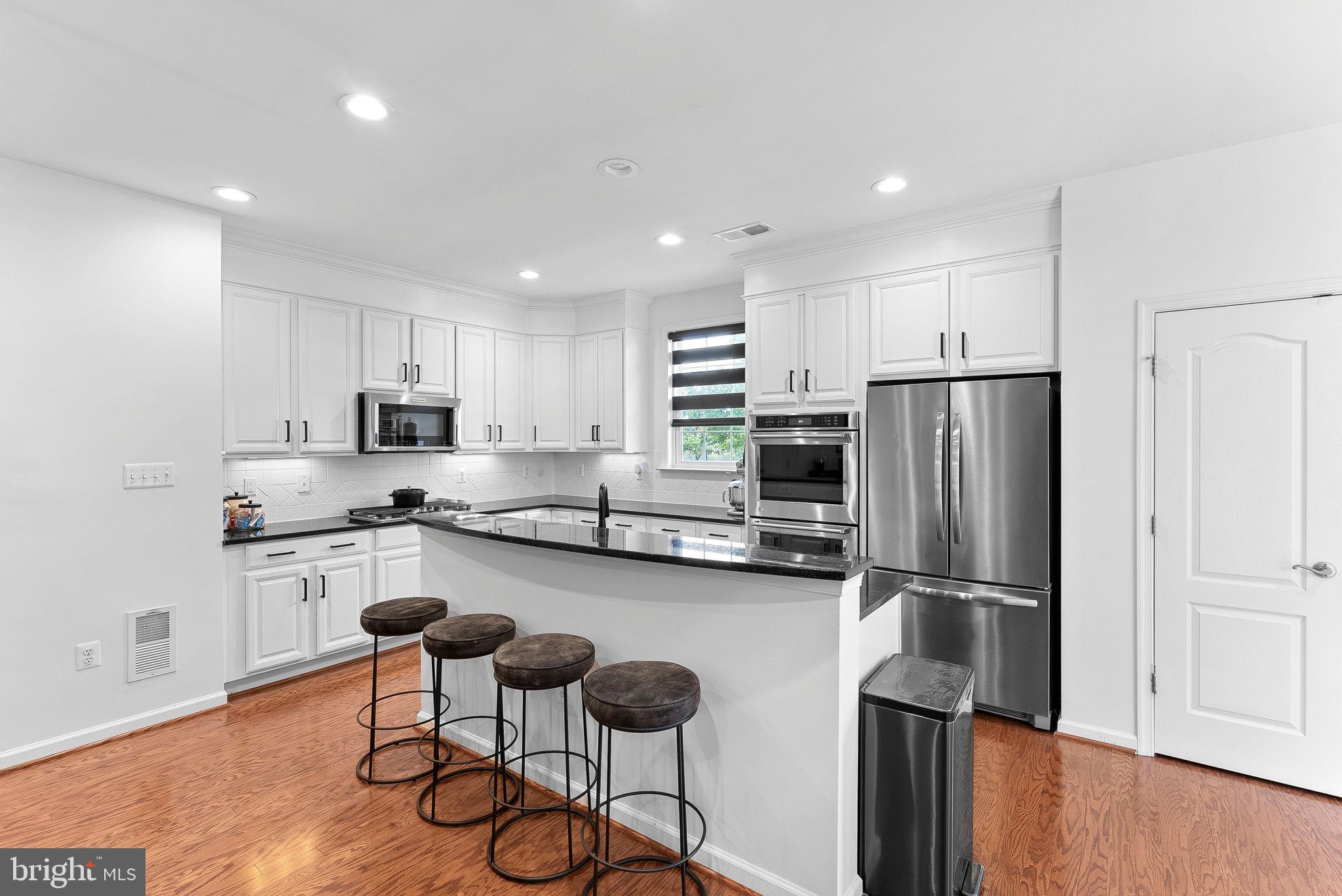 19404 Front Street Leesburg, VA 20176 - Photo 11 of 67 Kitchen cabinets with moldings to ceiling