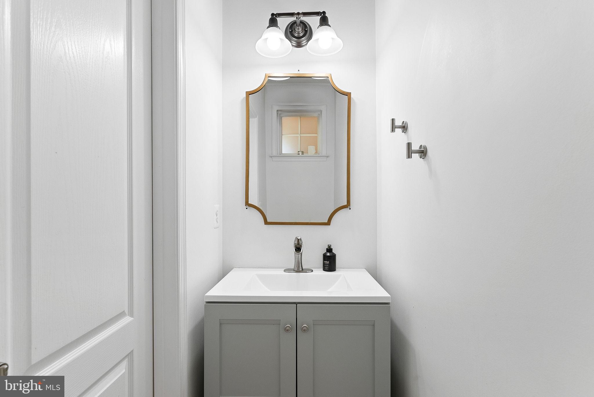 19404 Front Street Leesburg, VA 20176 - Photo 21 of 67 Main level powder room