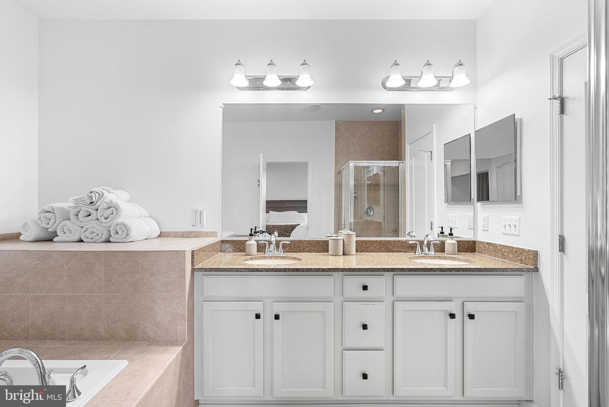 19404 Front Street Leesburg, VA 20176 - Photo 28 of 67 Dual Sinks