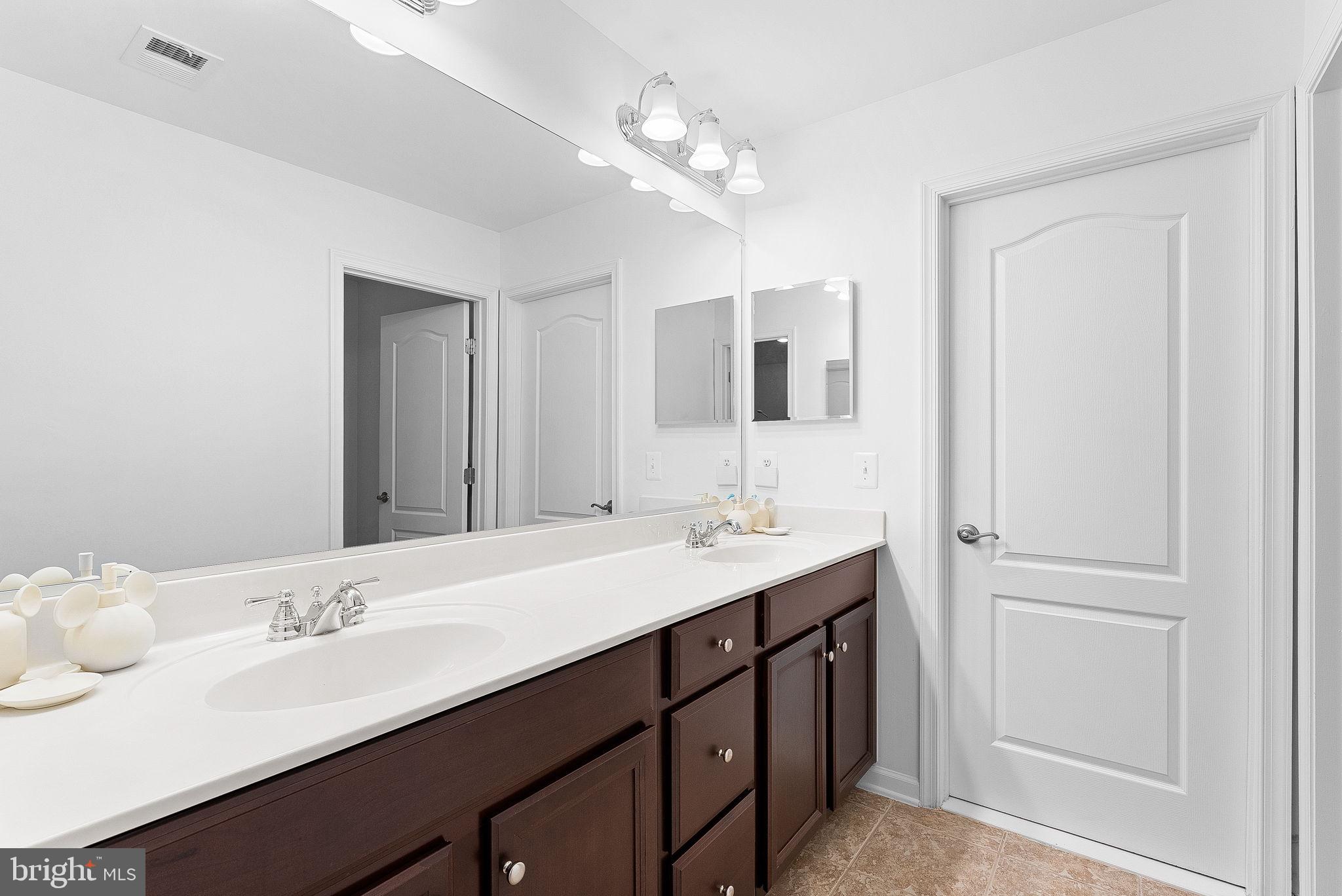 19404 Front Street Leesburg, VA 20176 - Photo 49 of 67 Buddy Bath - Bedroom #4 and #5