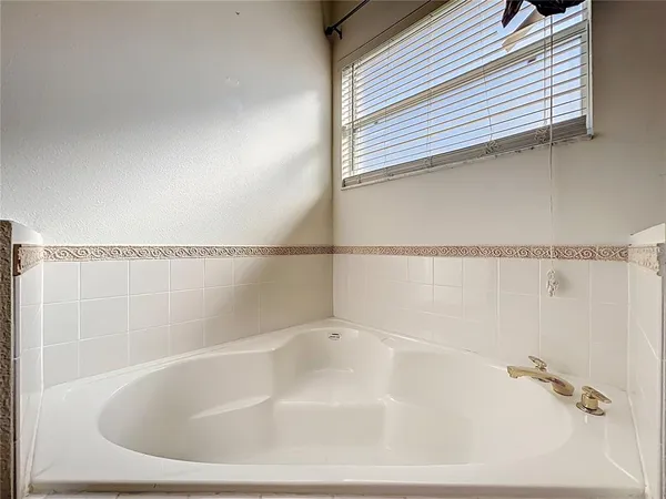 $289,900 | 916 Wolf Creek Street, Clermont, FL 34711