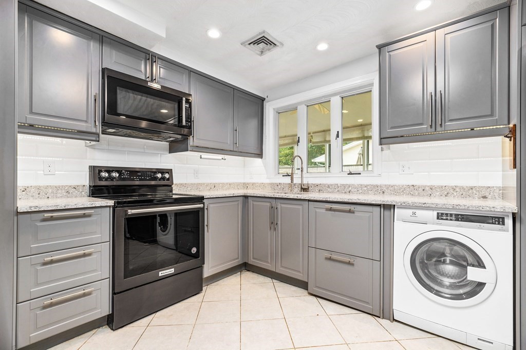 14 Rosslare Road Framingham, MA 01701 - Photo 2 of 32 Gallery Image 2
