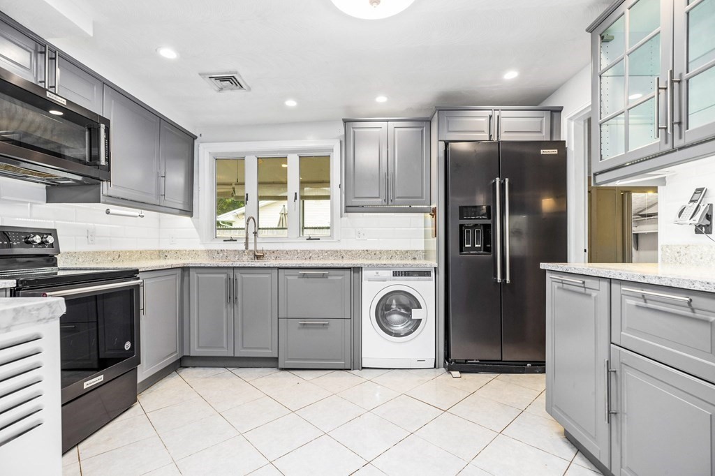 14 Rosslare Road Framingham, MA 01701 - Photo 3 of 32 Gallery Image 3
