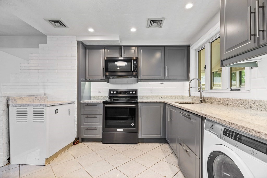 14 Rosslare Road Framingham, MA 01701 - Photo 4 of 32 Gallery Image 4