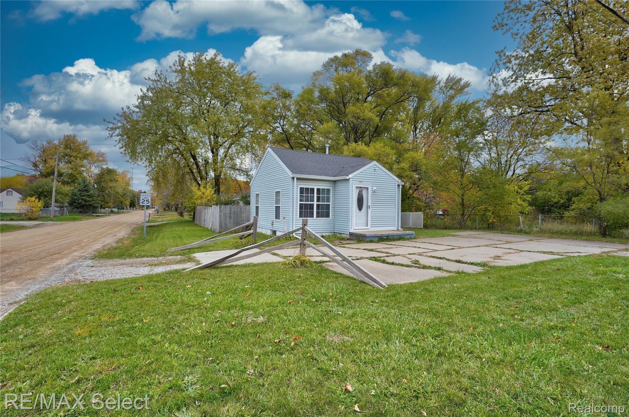 4083 Richfield Road Flint, MI 48506 - Photo 2 of 21 4083 Richfield Road 05.jpg