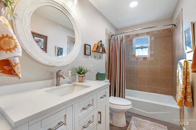 $689,999 | 2220 East 3762nd Street North, Filer, ID 83328