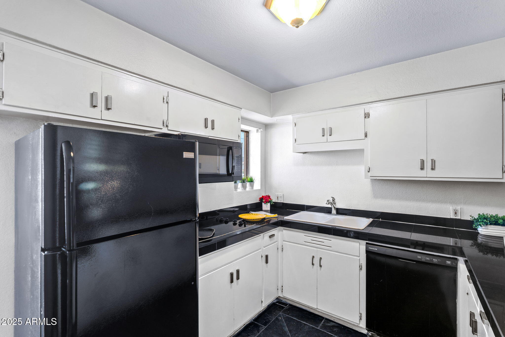 6501 North 17th Avenue, Unit 108 Phoenix, AZ 85015 - Photo 7 of 19 Kitchen